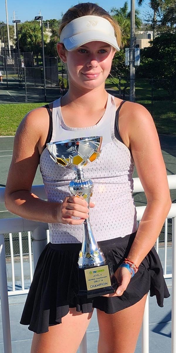 adriana-khomyakova-trophy-01 Adriana Khomyakova