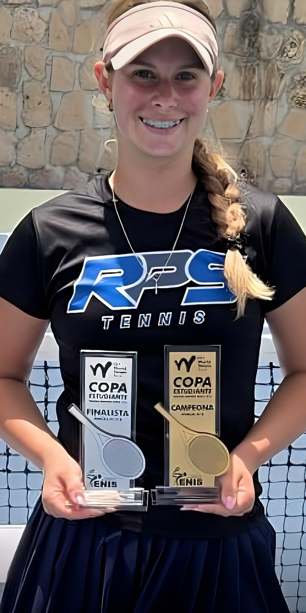 adriana-khomyakova-trophy-02 Adriana Khomyakova